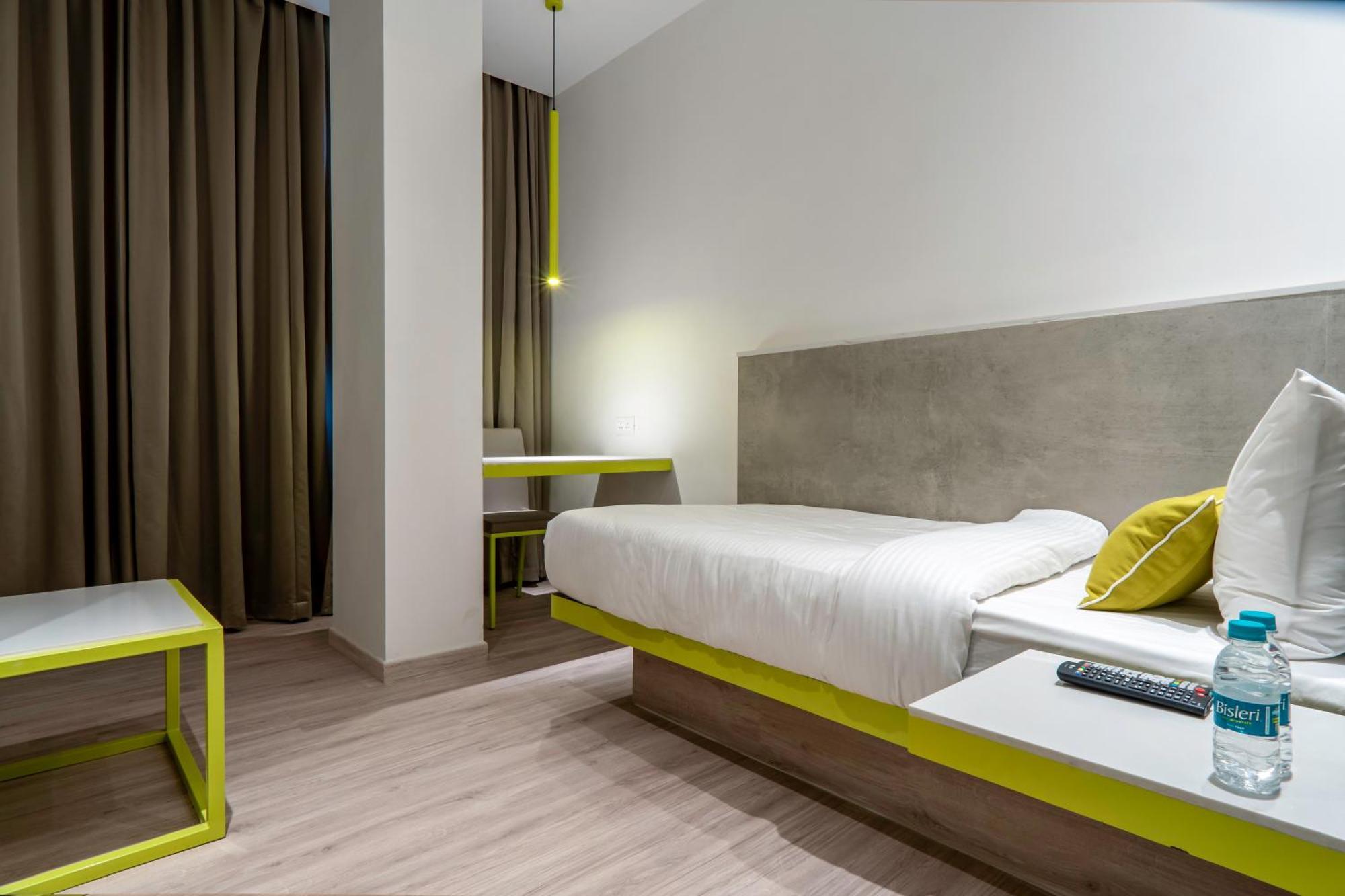 Hotel Le Roi Express Karol Bagh Делі Екстер'єр фото