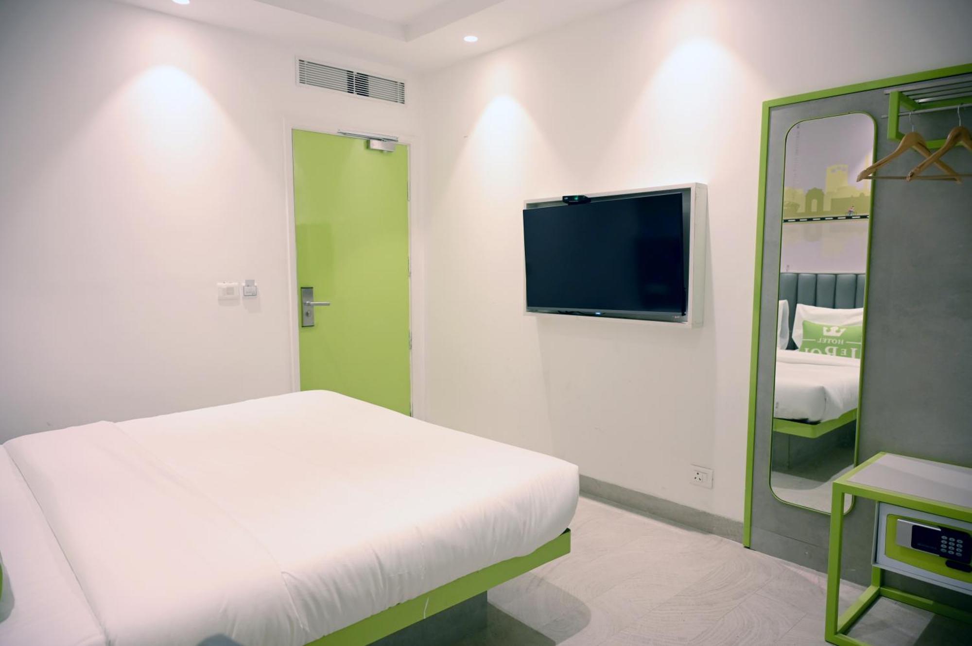 Hotel Le Roi Express Karol Bagh Делі Екстер'єр фото