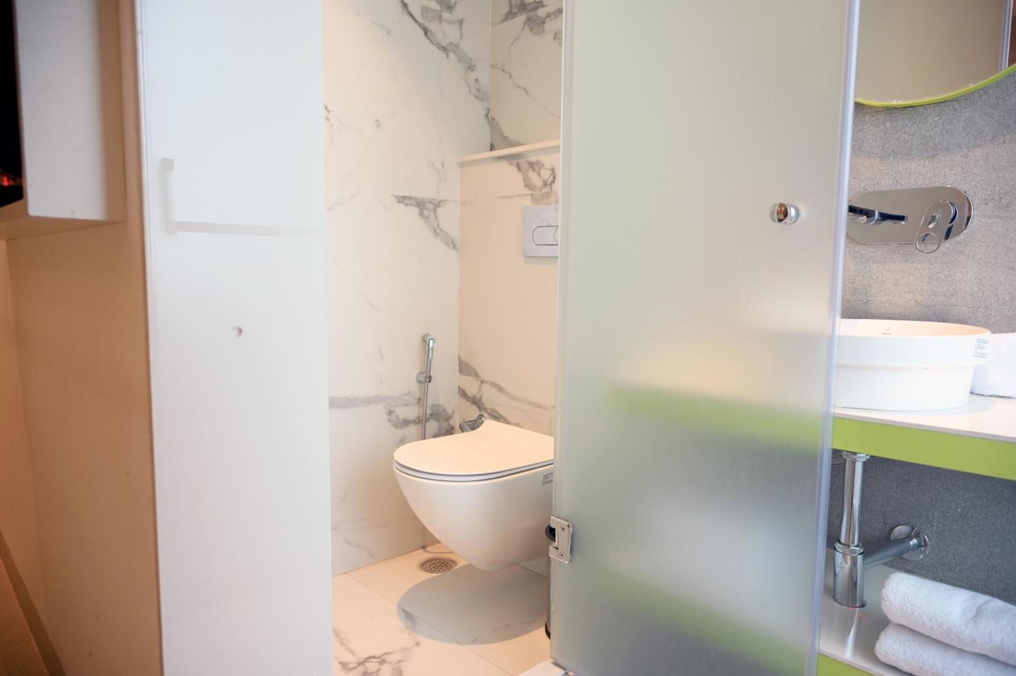 Hotel Le Roi Express Karol Bagh Делі Екстер'єр фото