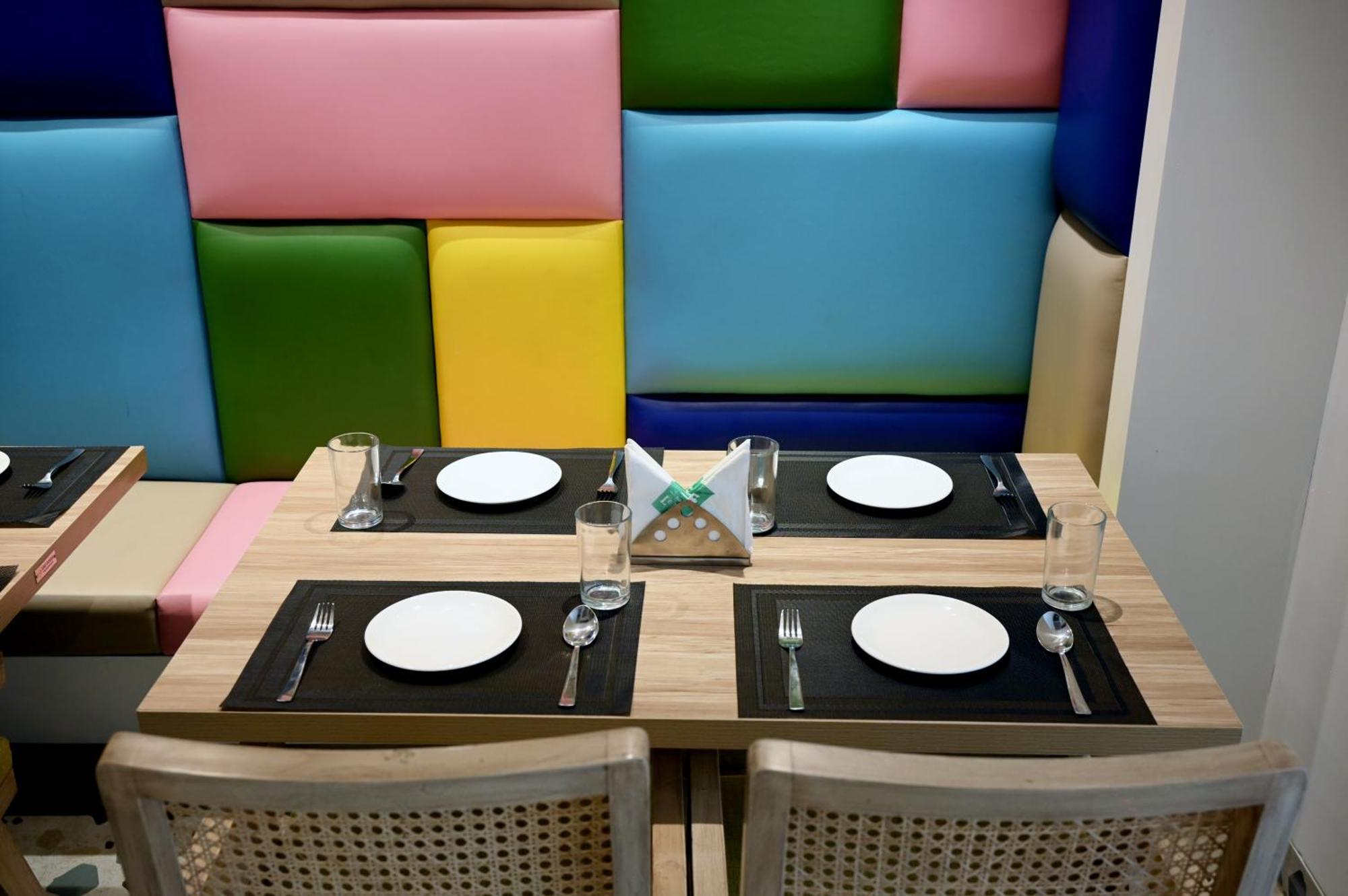 Hotel Le Roi Express Karol Bagh Делі Екстер'єр фото