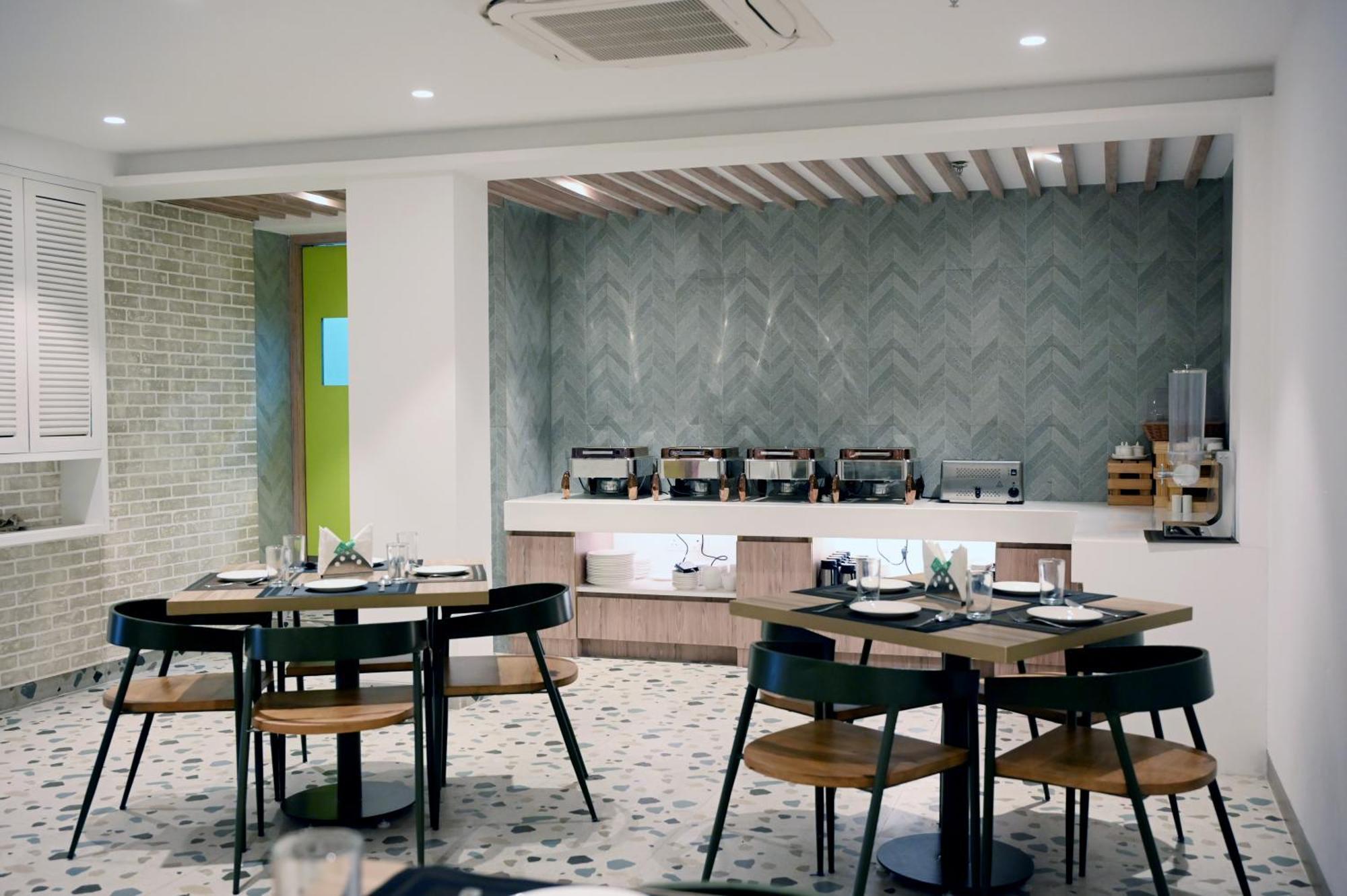 Hotel Le Roi Express Karol Bagh Делі Екстер'єр фото